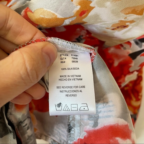 KUT pretty red silk ruffle front v-neck tank L - Picture 9 of 10